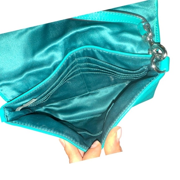 ▶️ COACH ◀️ PARK LEATHER LARGE FLAP WRISTLET 
SILVER/TURQUOISE - Picture 13 of 13